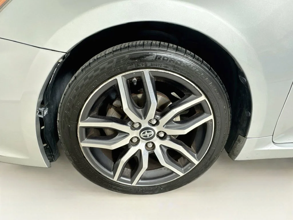 Used 2014 Classic Silver Metallic Scion Base image 36