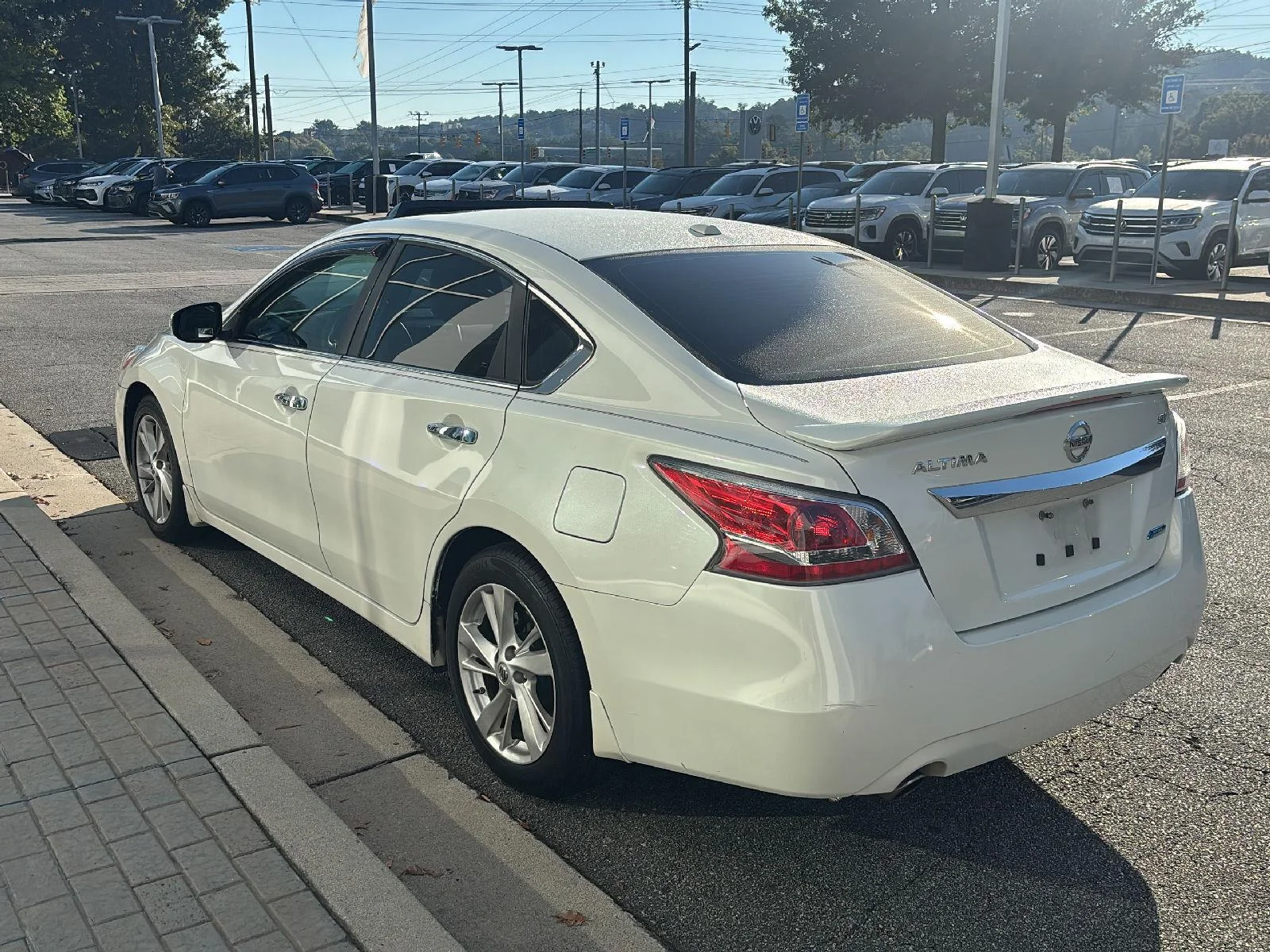 Used 2014 Pearl White Nissan 2.5 SV image 5