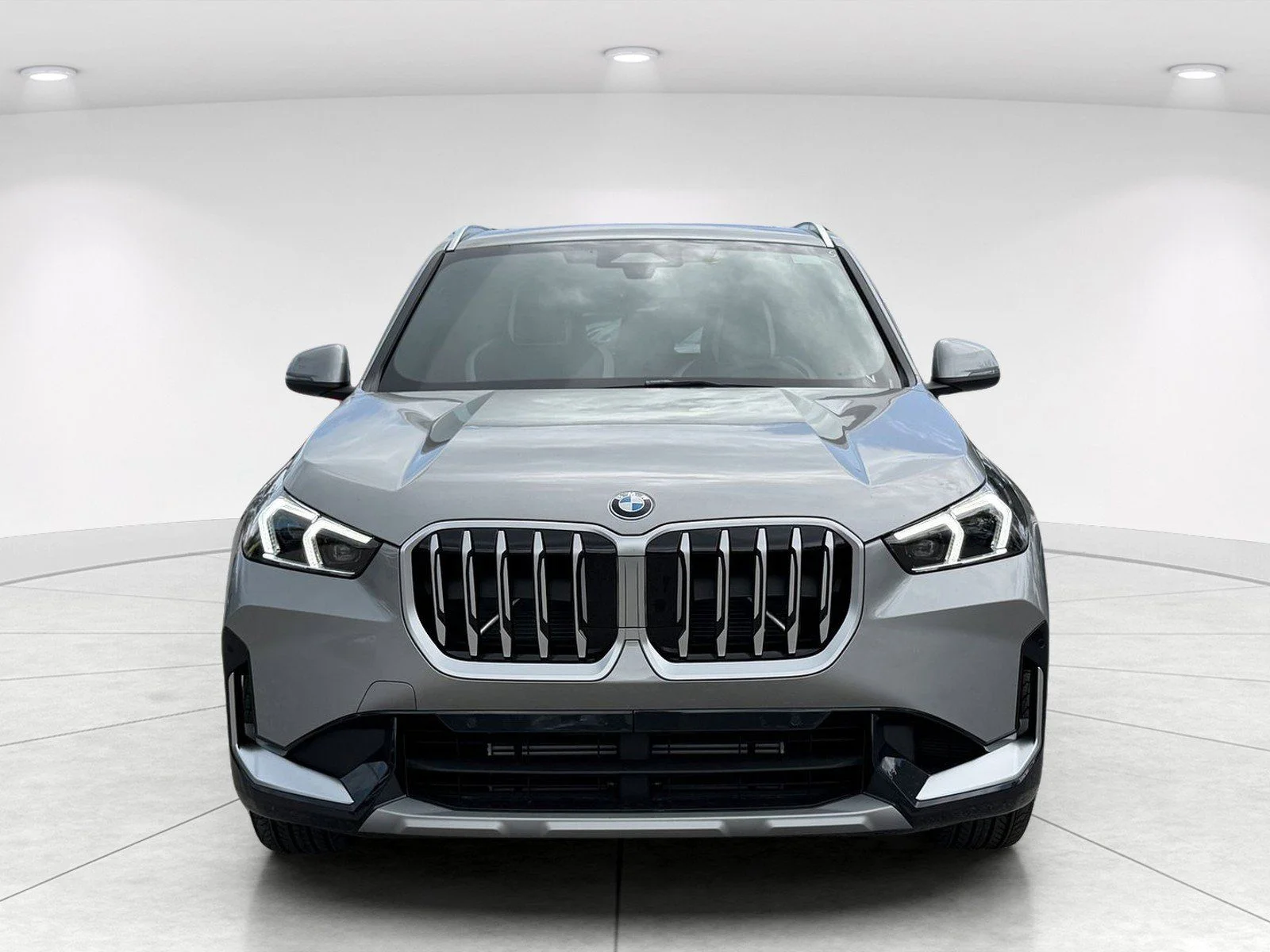 New 2026 Space Silver Metallic BMW xDrive28i image 8