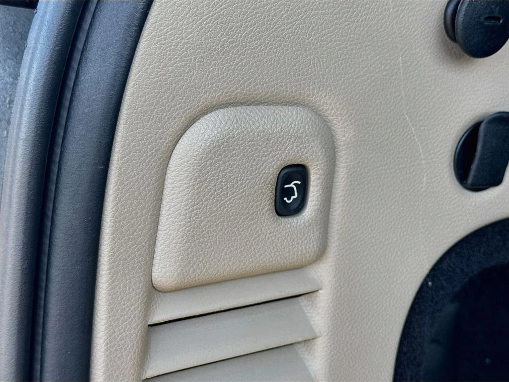 Used 2017 Brown Jeep Limited image 30