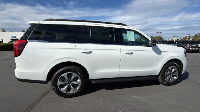 New 2027 Star White Metallic Tri-Coat Ford Active image 3