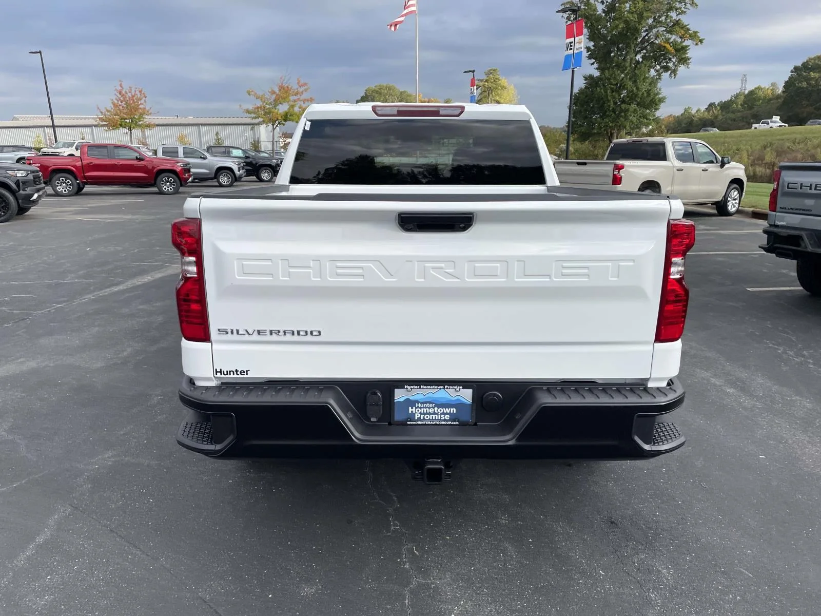 New 2026 Summit White Chevrolet WT image 5