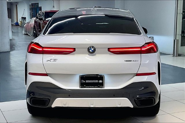 Used 2022 White BMW xDrive40i image 3