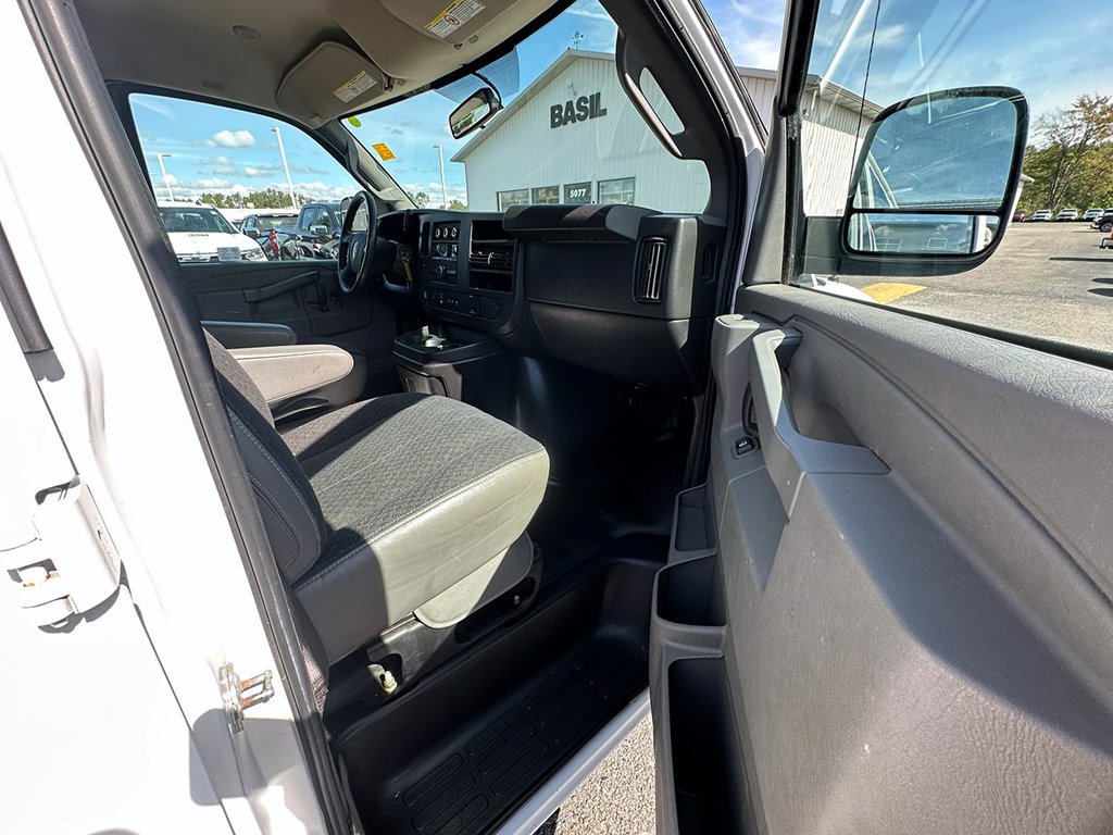 Used 2019 White GMC Work Van image 22