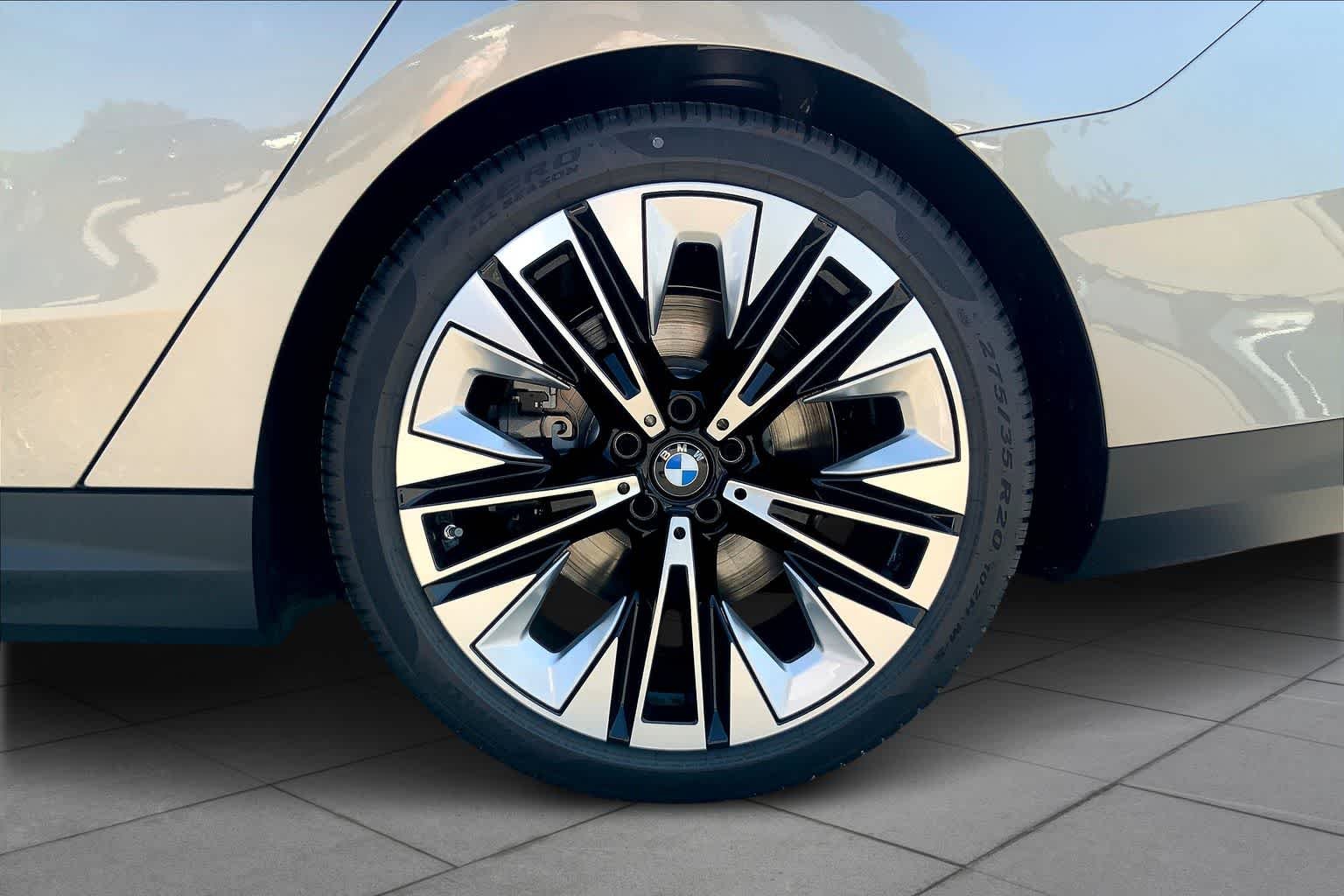 New 2026 Oxide Grey Metallic BMW eDrive40 image 11