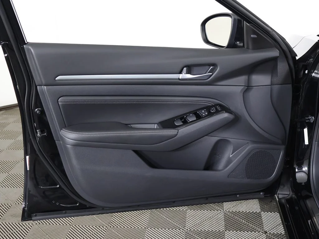 Used 2023 Black Nissan 2.5 SL image 24