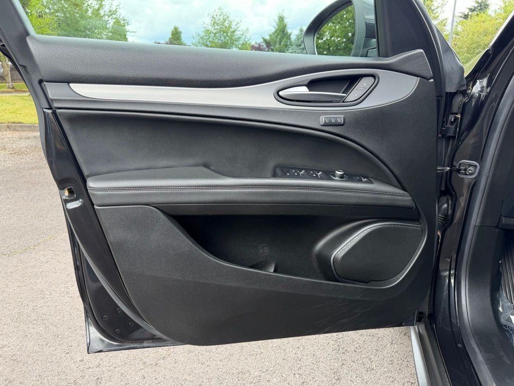 Used 2018 Vulcano Black Metallic Alfa Romeo Base image 12