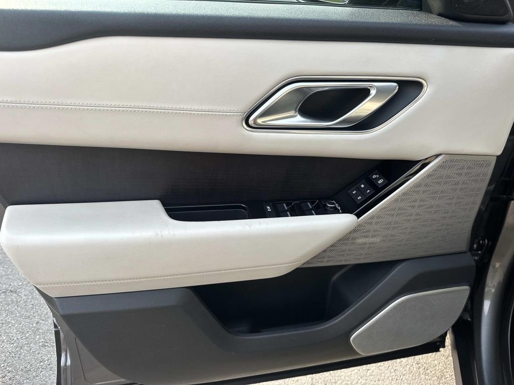Used 2018  Land Rover HSE R-Dynamic image 18