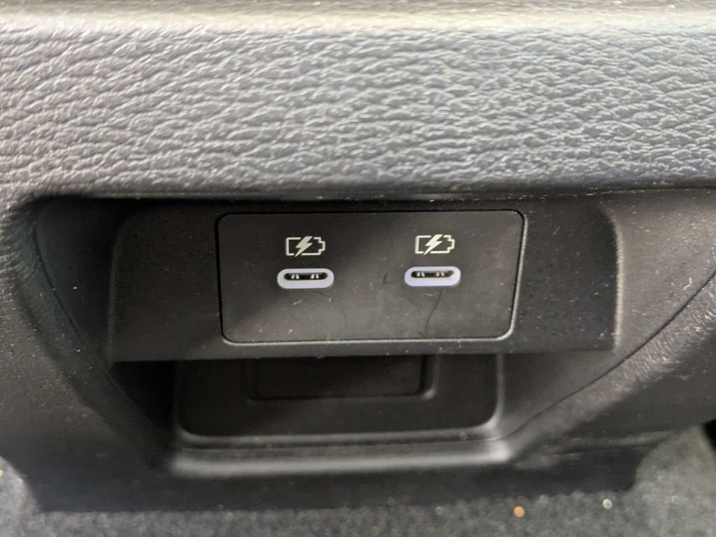 Used 2025  Mitsubishi SE image 15