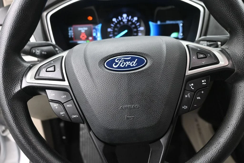 Used 2018 White Ford SE image 17