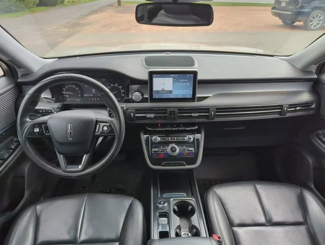 Used 2021 White Lincoln Standard image 33
