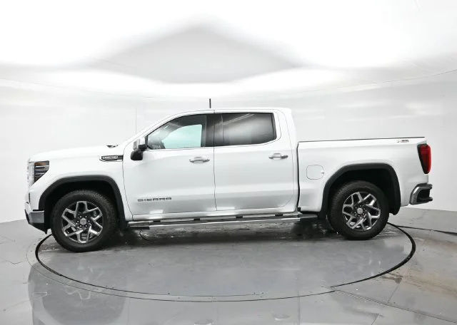 Used 2023 SUMMIT WHITE GMC SLT image 4