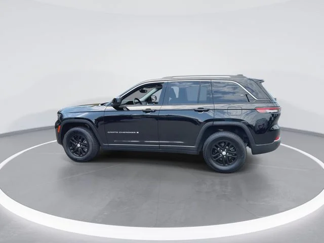 Used 2023 Black Jeep Laredo image 6