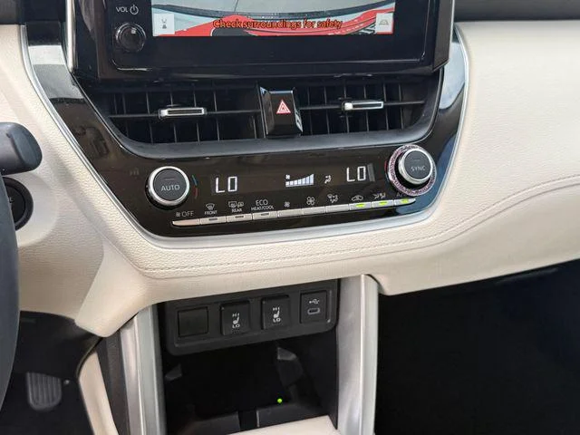 Certified Used 2024 WIND CHILL PEARL Toyota XLE image 20