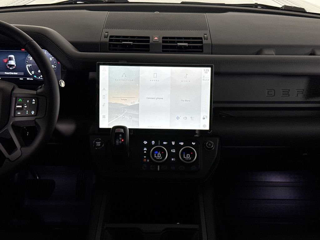 New 2026 Woolstone Green Land Rover X-Dynamic SE image 14