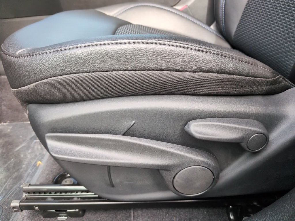 New 2026 Fathom Blue Pearl-Coat Exterior Paint Jeep Latitude image 19