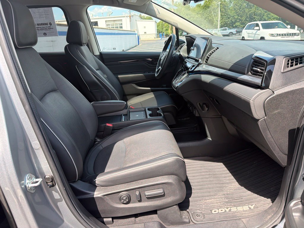 2025 Honda Odyssey Elite - Photo 25