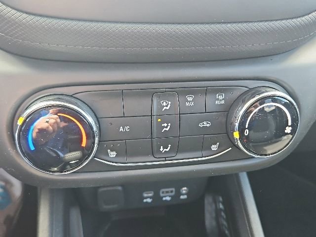 Used 2022 Summit White Chevrolet LT image 23