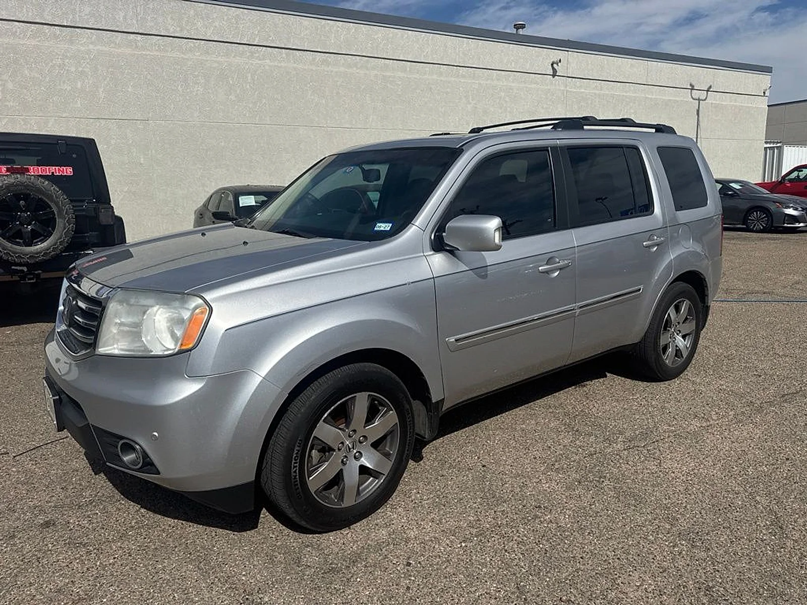 Used 2014 Alabaster Silver Metallic Honda Touring image 3