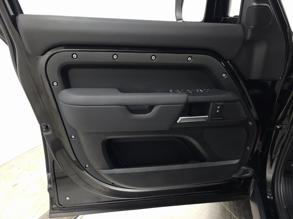 2025 LAND ROVER DEFENDER - Image 13
