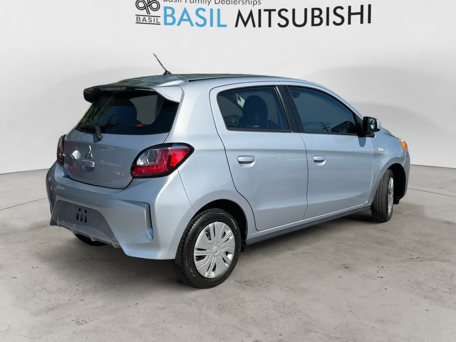 Used 2024 Starlight Silver Metallic Mitsubishi ES image 5