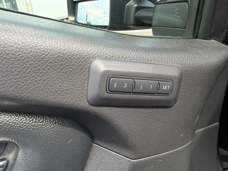 Used 2017 Magnetic Black Nissan SL image 18