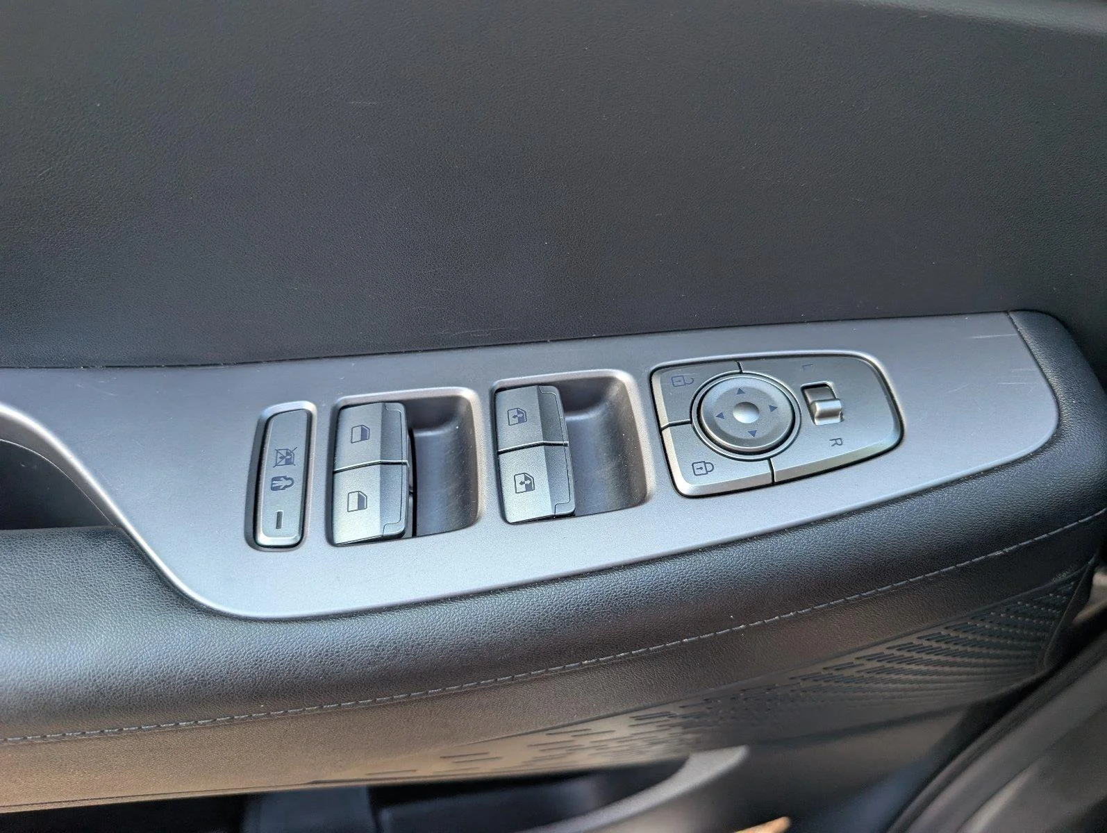 Used 2024 Steel Graphite Hyundai SEL 7P image 29