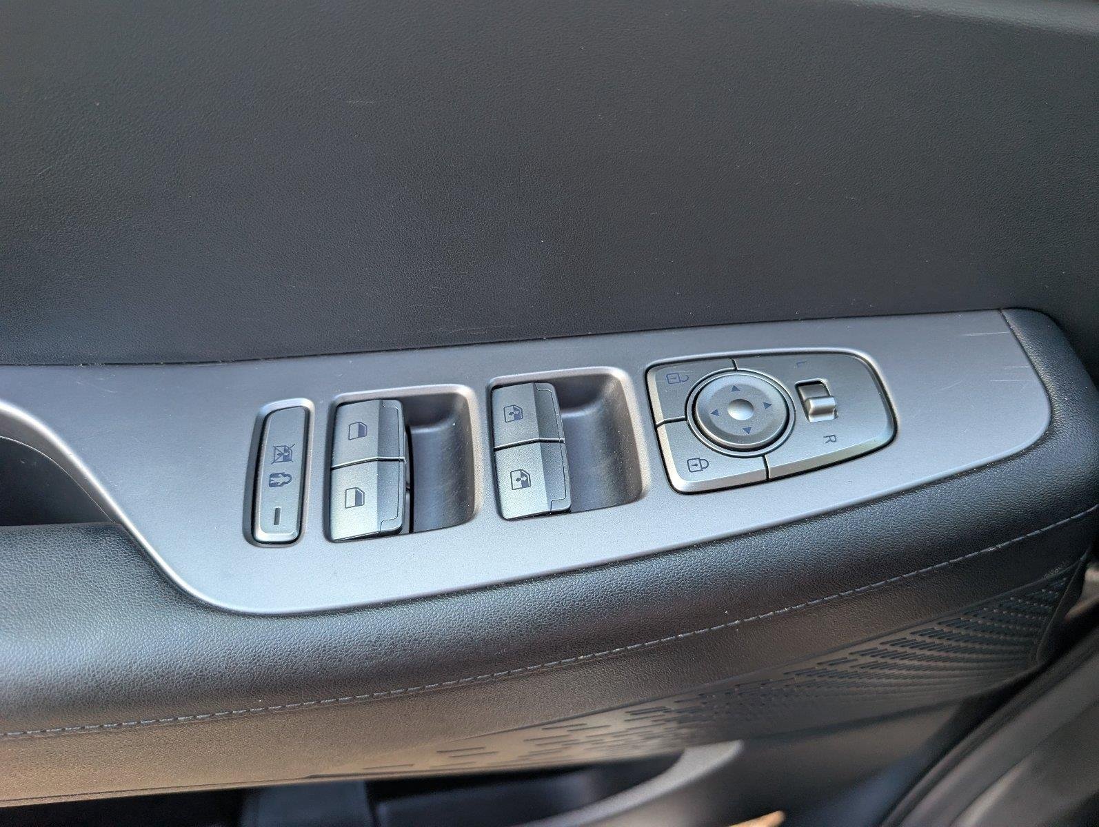 Used 2024 Steel Graphite Hyundai SEL 7P image 29