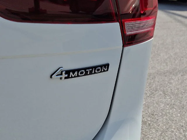 Used 2022 White Volkswagen 2.0T SE image 31