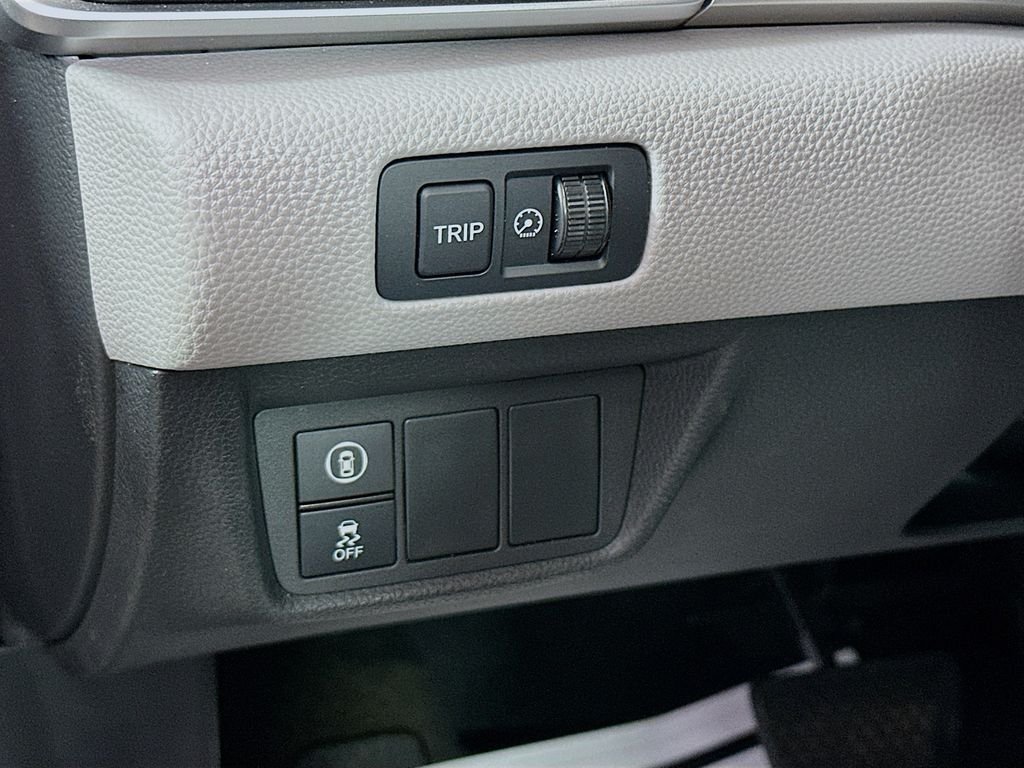 Used 2018 Lunar Silver Metallic Honda LX image 10