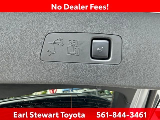 Used 2023 Silver Lincoln Reserve image 13
