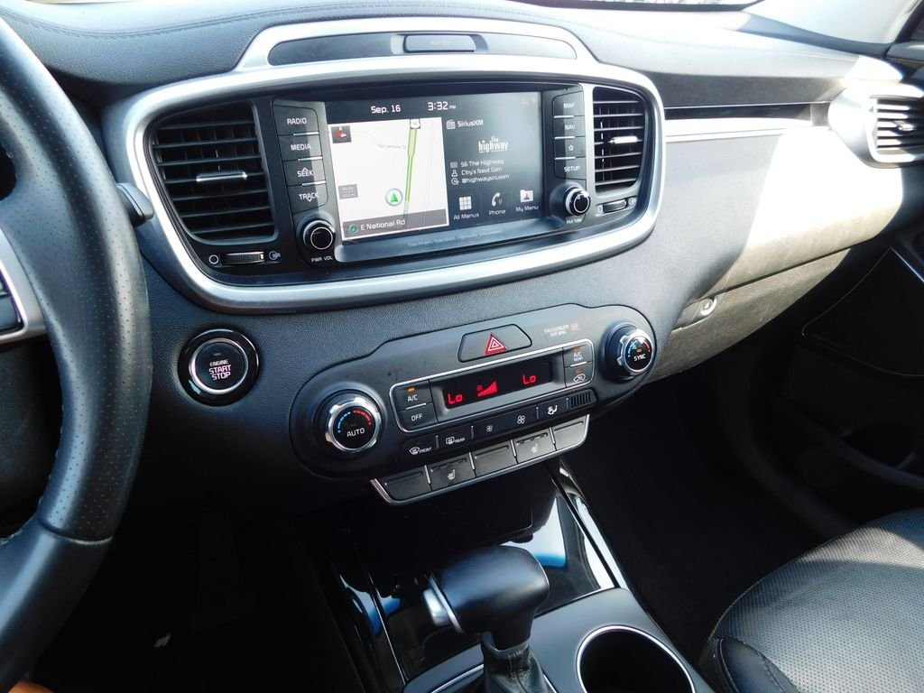 Used 2020 White Kia SX image 37