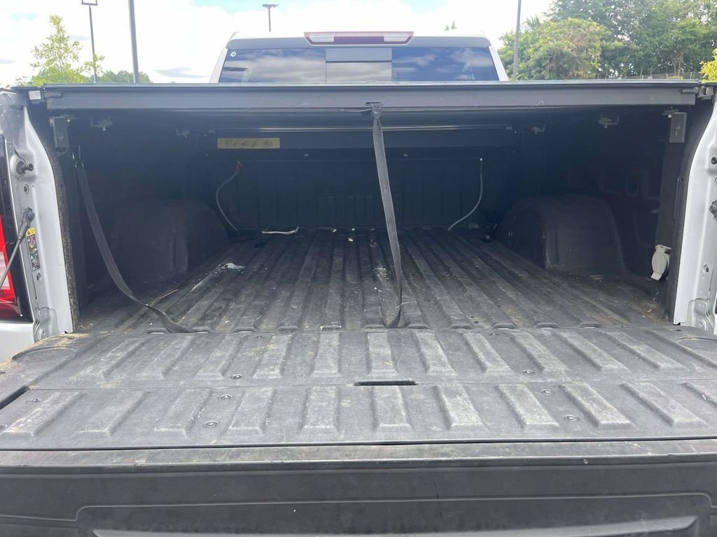 Used 2022 Silver GMC SLT image 9