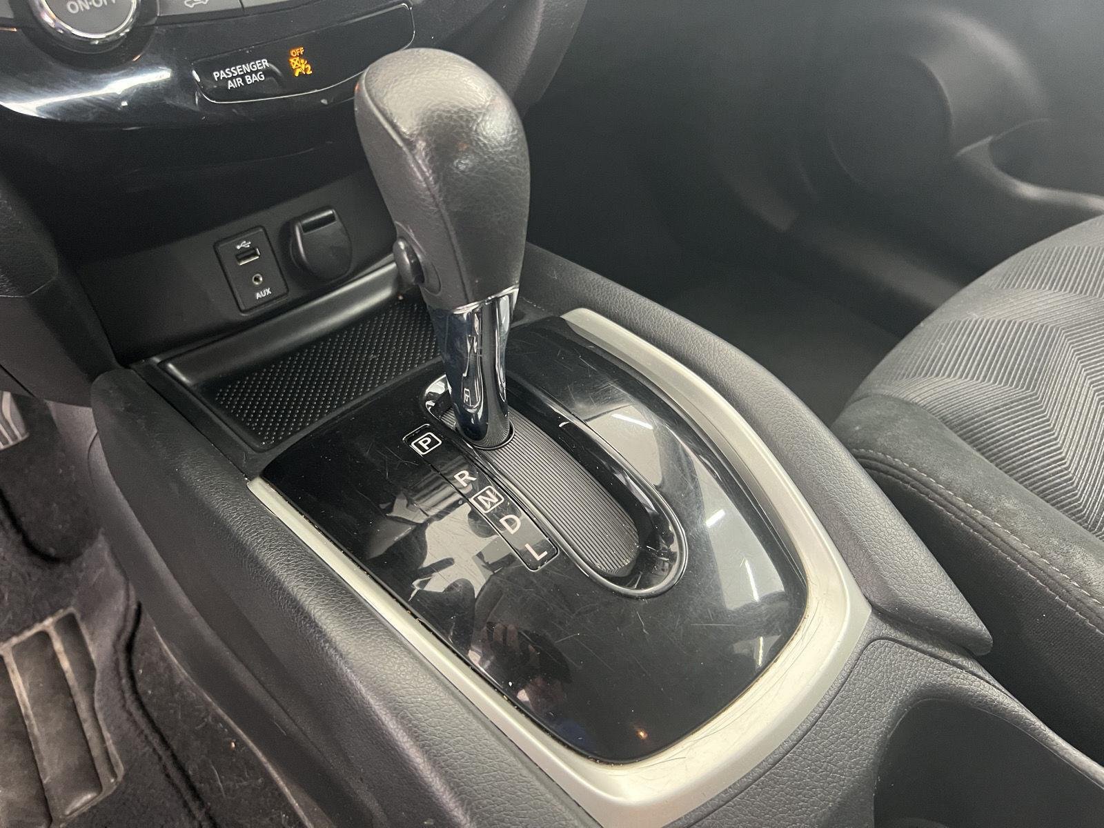 2016 Nissan Rogue SV - Photo 17