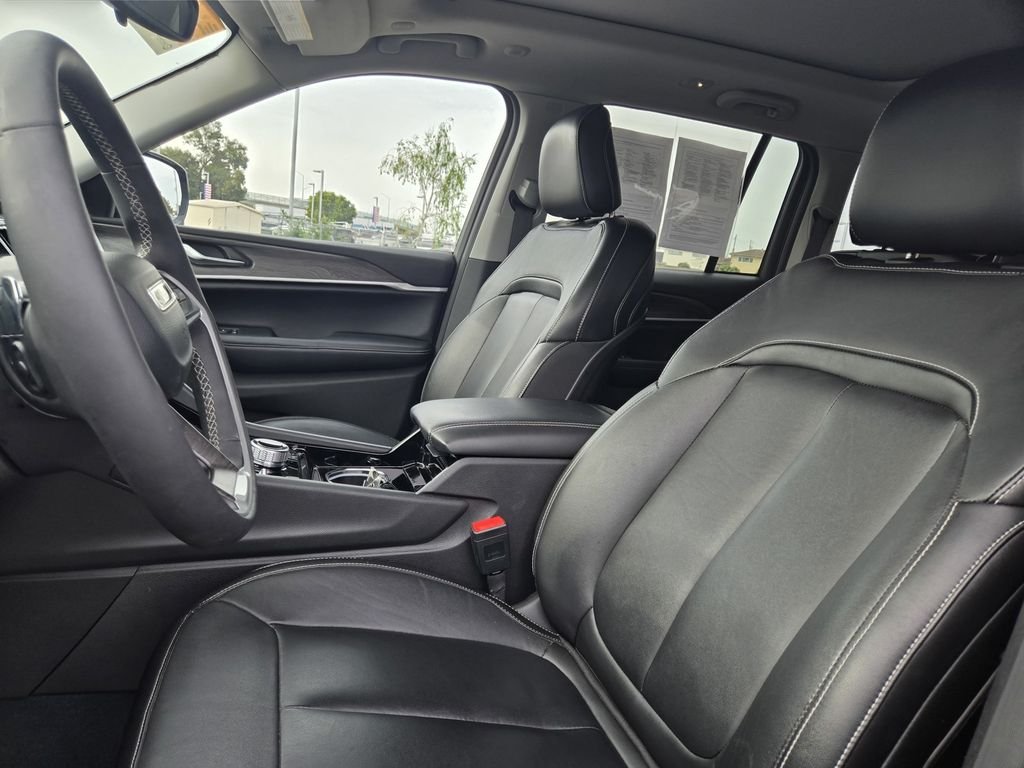 Used 2022 Diamond Black Crystal Pearlcoat Jeep 4xe image 14