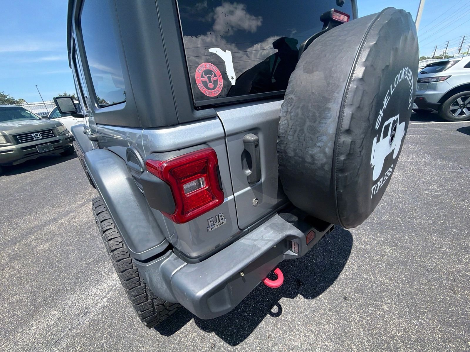 Used 2018 Silver Jeep Unlimited Rubicon image 16