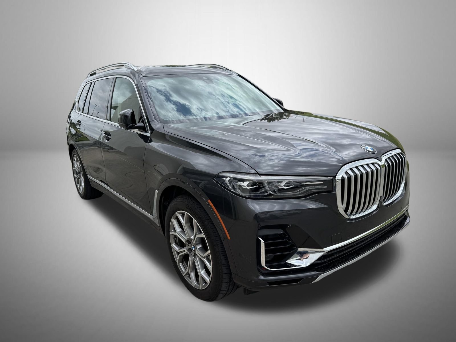 Used 2021 Gray BMW xDrive40i image 2