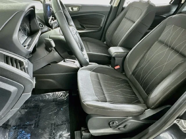 Used 2020 Blue Ford SE image 9