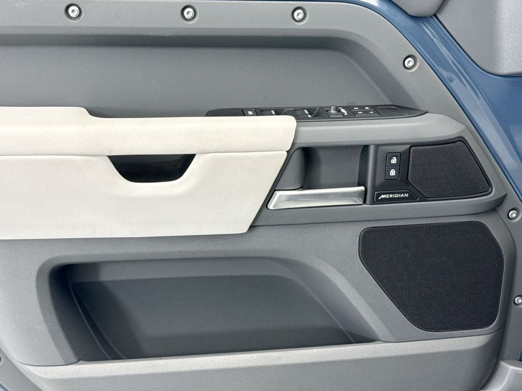 2025 Land Rover Defender S - Photo 22