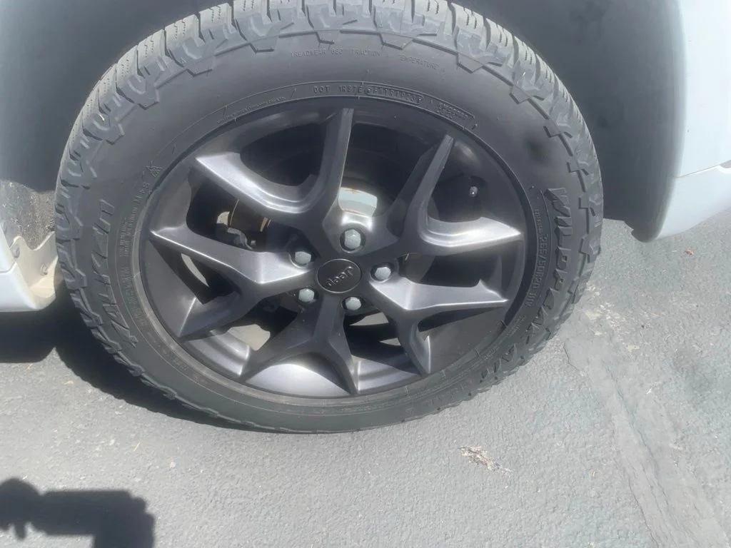 Used 2019 Bright White Clearcoat Jeep Limited X image 9