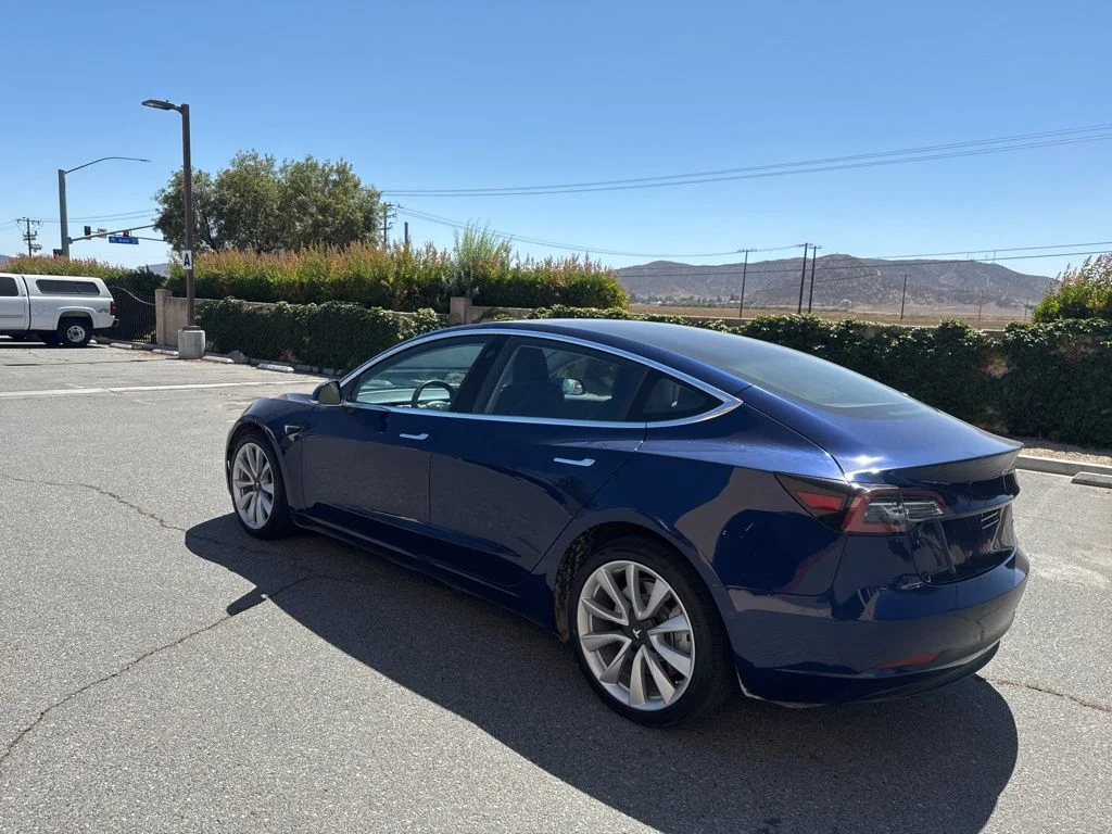 Used 2018  Tesla Long Range image 6