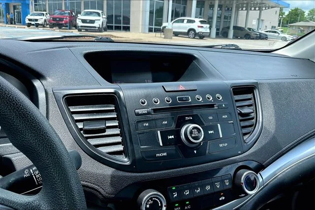 Used 2016 Modern Steel Metallic Honda SE image 22