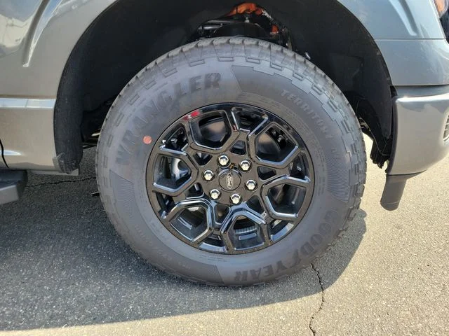 New 2026 Carbonized Gray Metallic Ford XLT image 6
