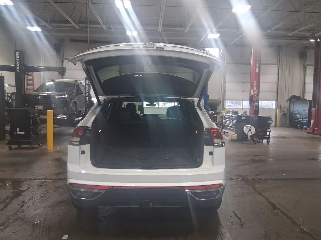 Used 2020 Pure White Volkswagen 3.6L V6 SEL Premium image 33