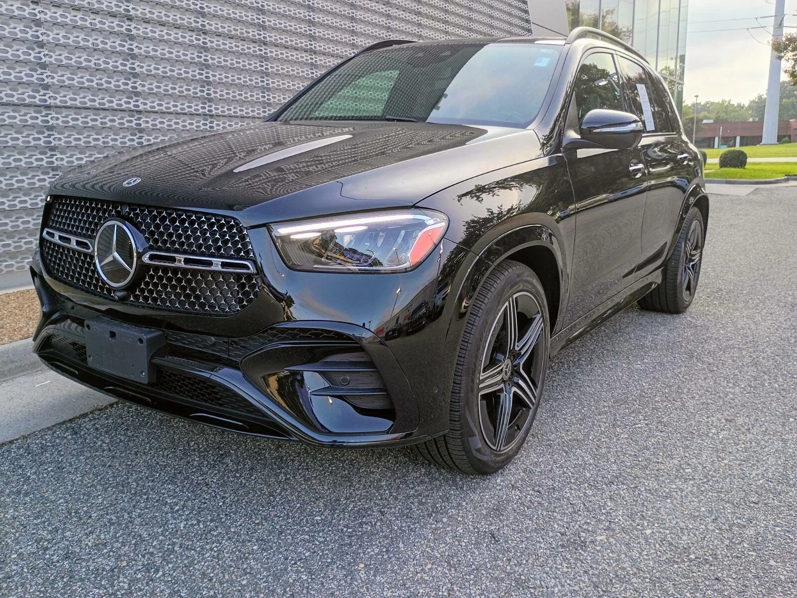 Used 2024 Black Mercedes-Benz GLE 450 image 2