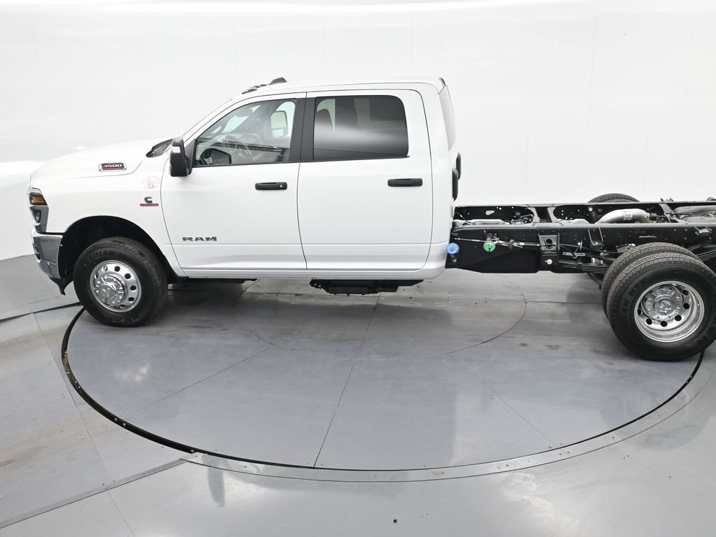 New 2026 Bright White Clearcoat RAM Tradesman image 32