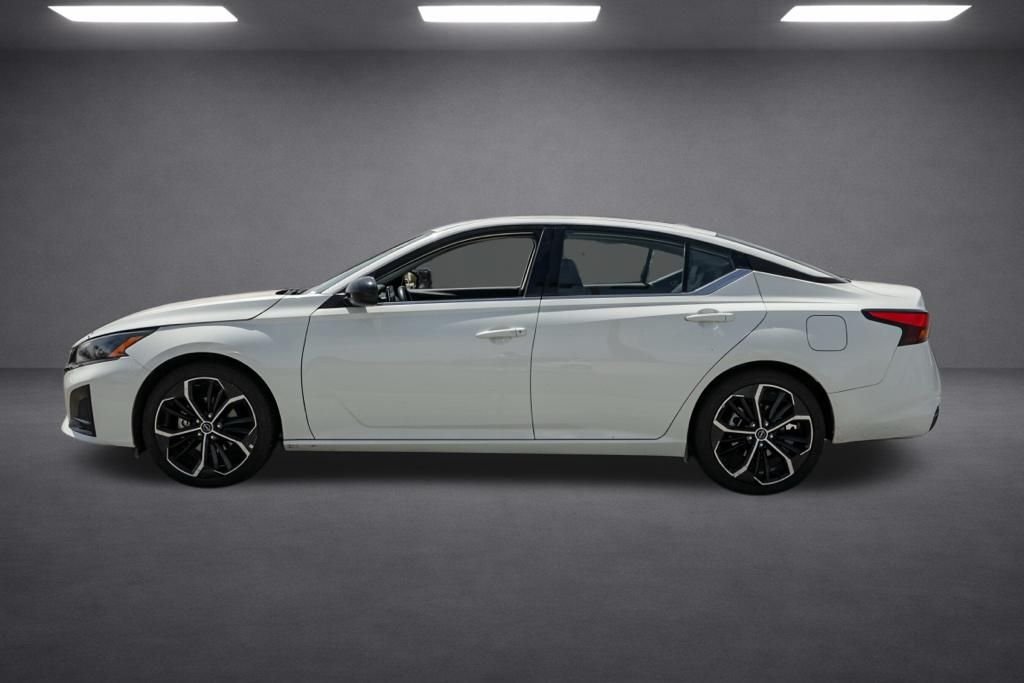 Used 2024 White Nissan 2.5 SR image 7