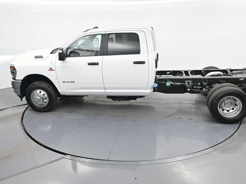 New 2026 Bright White Clear-Coat Exterior Paint RAM Tradesman image 32
