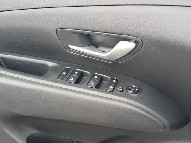 Used 2024  Hyundai SEL image 17
