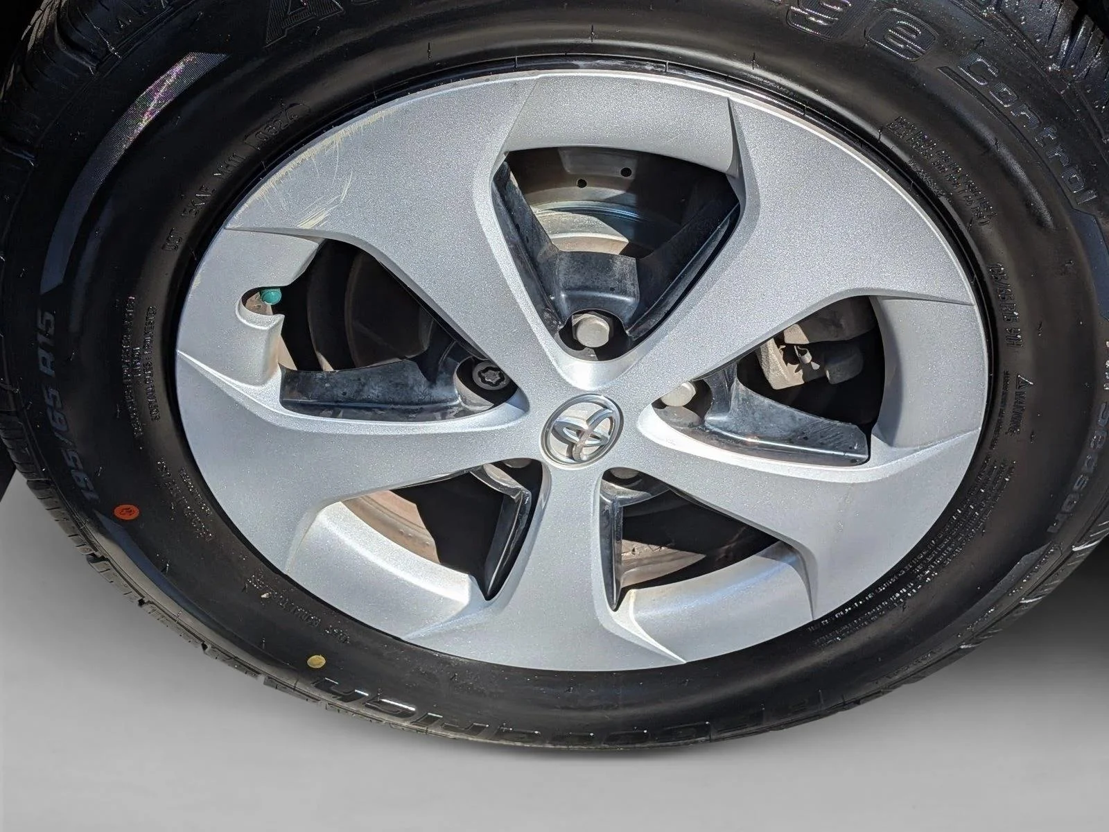 Used 2015 Winter Gray Metallic Toyota Two image 21